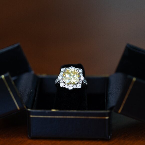 Canary yellow quartz cushion cut and Cubic Zirconia sterling silver Ring Size 6 - Picture 2 of 3